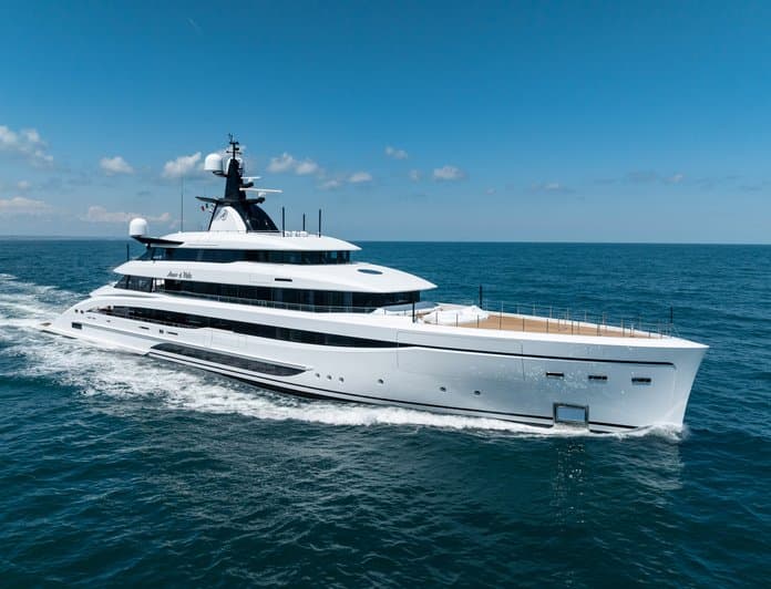 AMOR A VIDA yacht