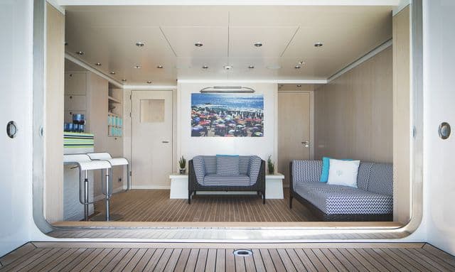 TITANIA yacht — Beach club on Titania
