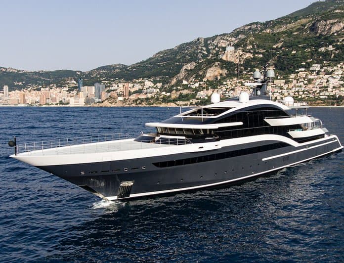 LUNA yacht